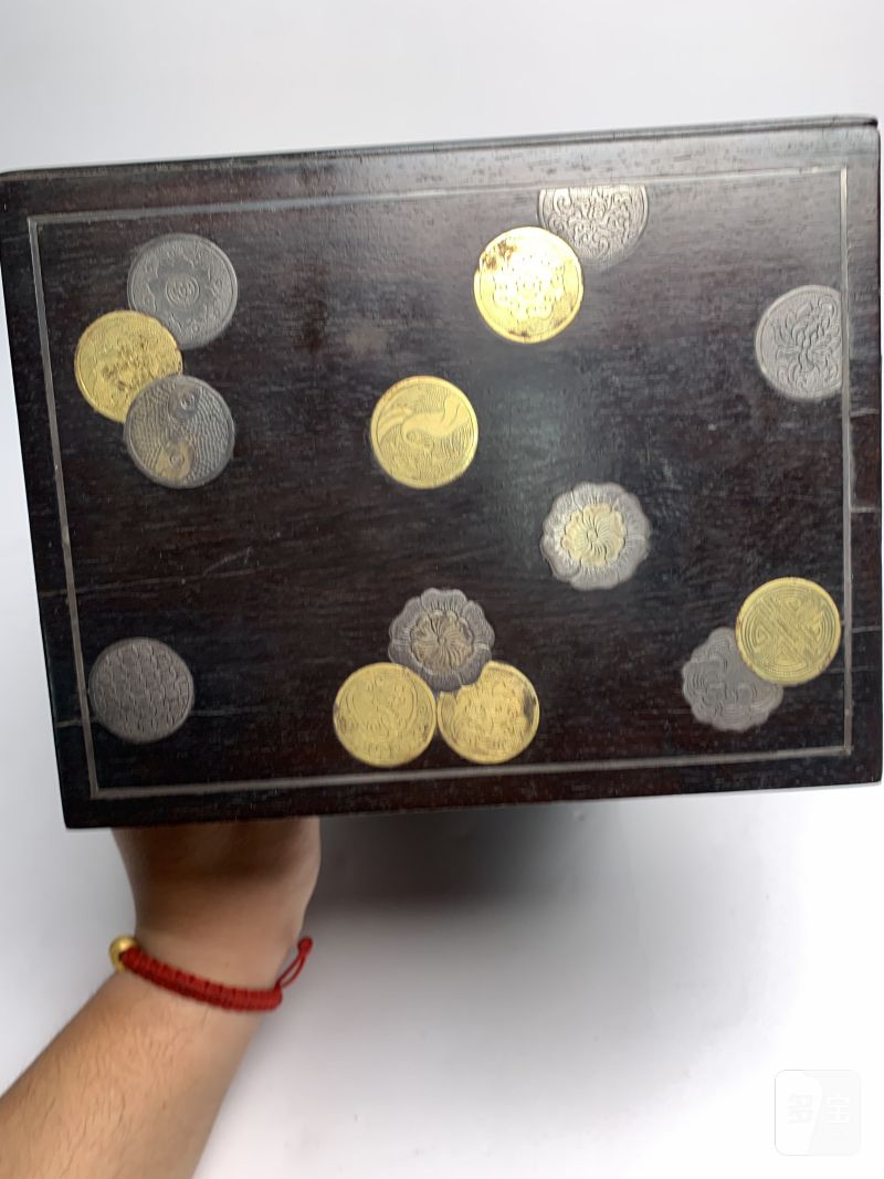 清 紫檀嵌金银海水江崖龙纹册页盒 - 图10
